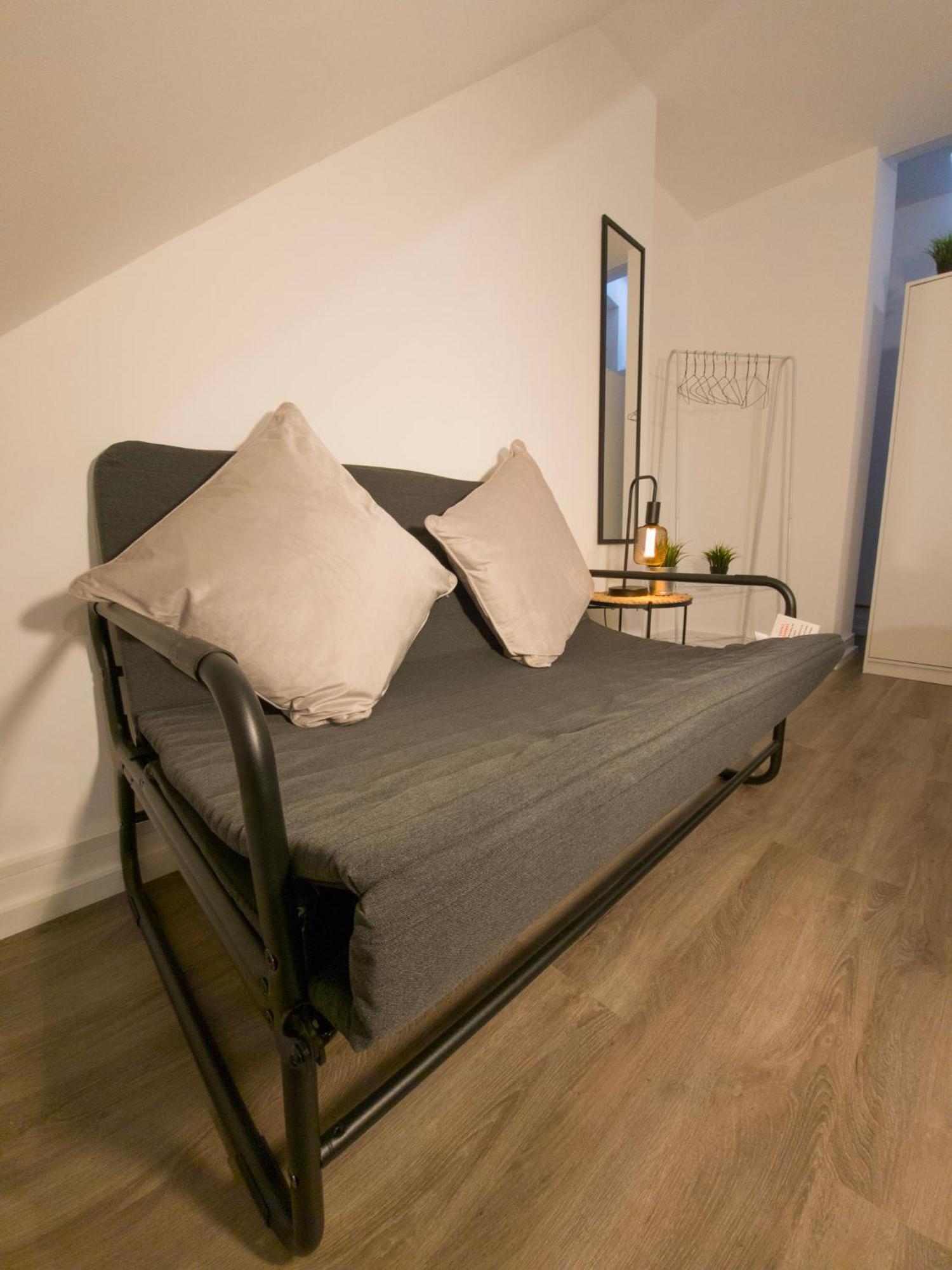 Plenty Of Parking Available; 3 Bedroom Apartment By Property Promise Cardiff Bagian luar foto