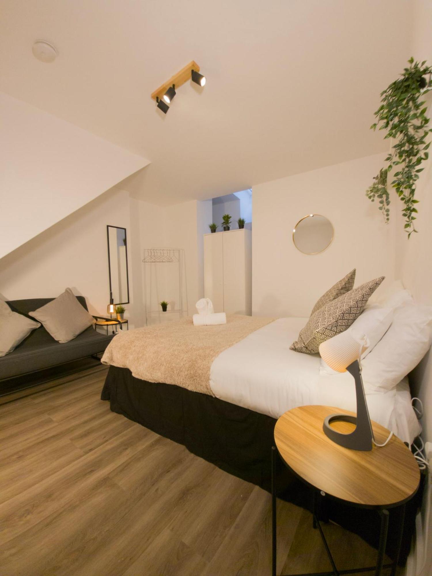 Plenty Of Parking Available; 3 Bedroom Apartment By Property Promise Cardiff Bagian luar foto