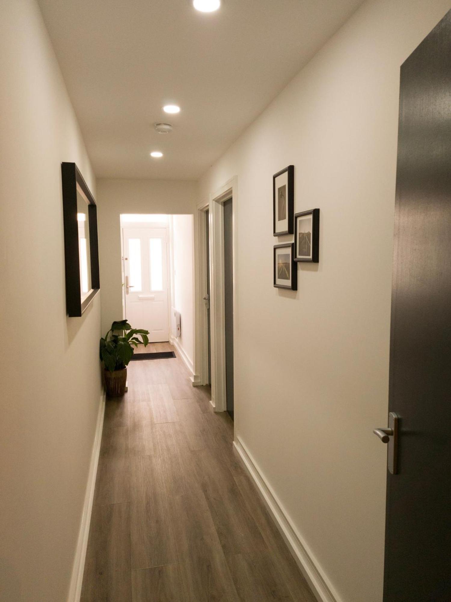 Plenty Of Parking Available; 3 Bedroom Apartment By Property Promise Cardiff Bagian luar foto
